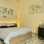 Quarto em Acomodações Particulares Three Messina