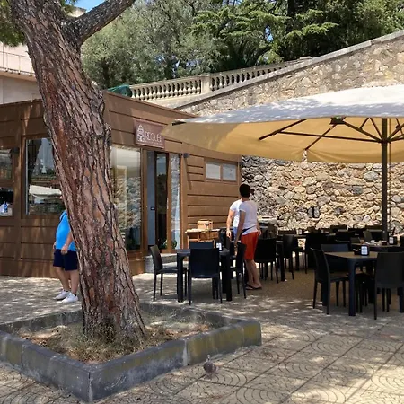 Privatunterkunft Three