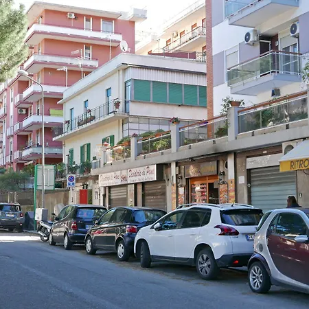 Проживание в семье Three