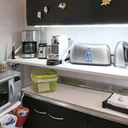 Three Проживание в семье *