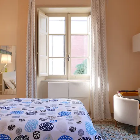 Three Проживание в семье