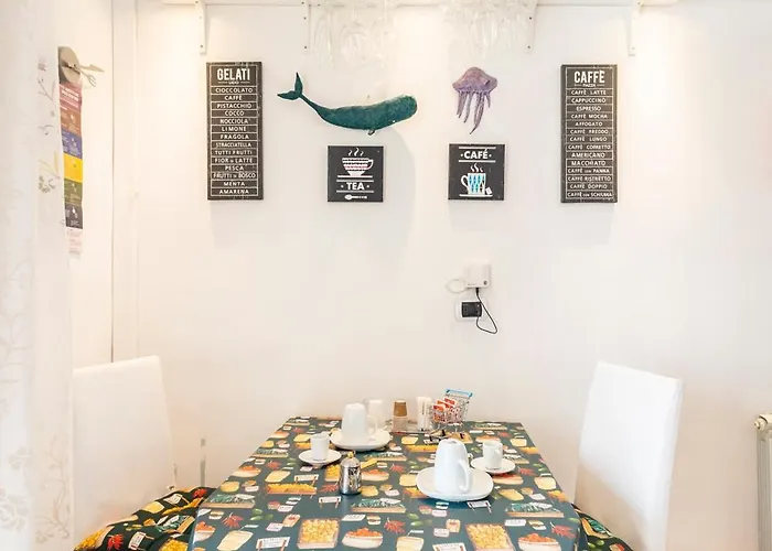 Three Проживание в семье Мессина